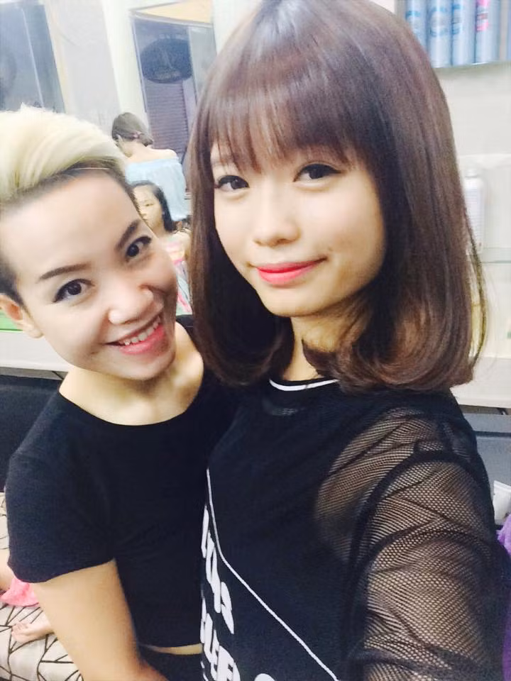 Ngoài giỏi làm đẹp cho người khác, chị Vân Anh biết phong cách nào phù hợp với mình, biết cách ăn mặc luôn tự tin với vẻ đẹp, những nét riêng mà mình đang có.