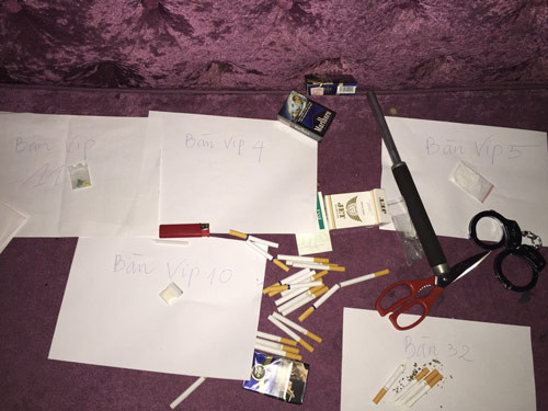 Ngoài những vấn đề trên, bar Top 9 còn bị xử phạt vì kinh doanh quá giờ quy định, thiết kế cửa thoát hiểm không đúng qui định, không có thiết bị báo cháy tự động...