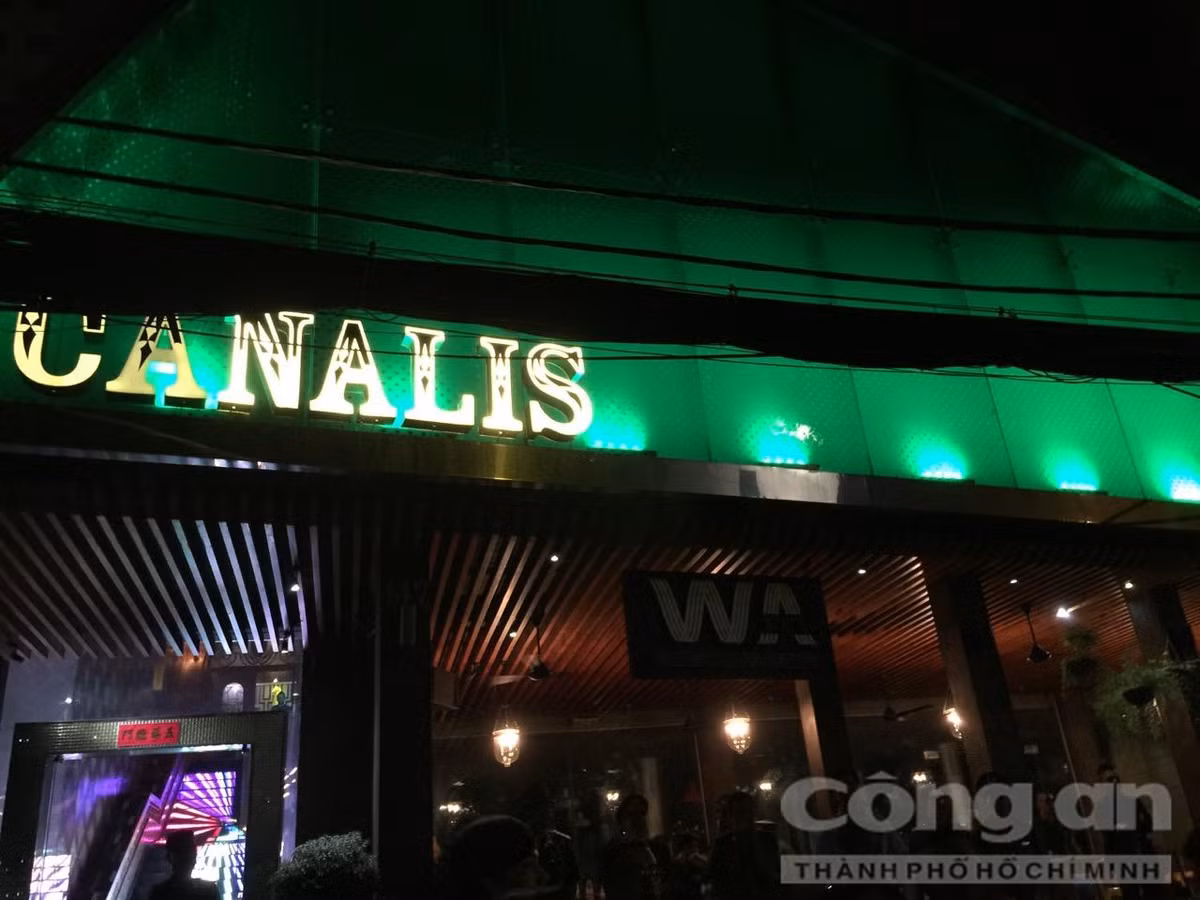 Can canh nhung bar Sai Gon bi canh sat dot kich