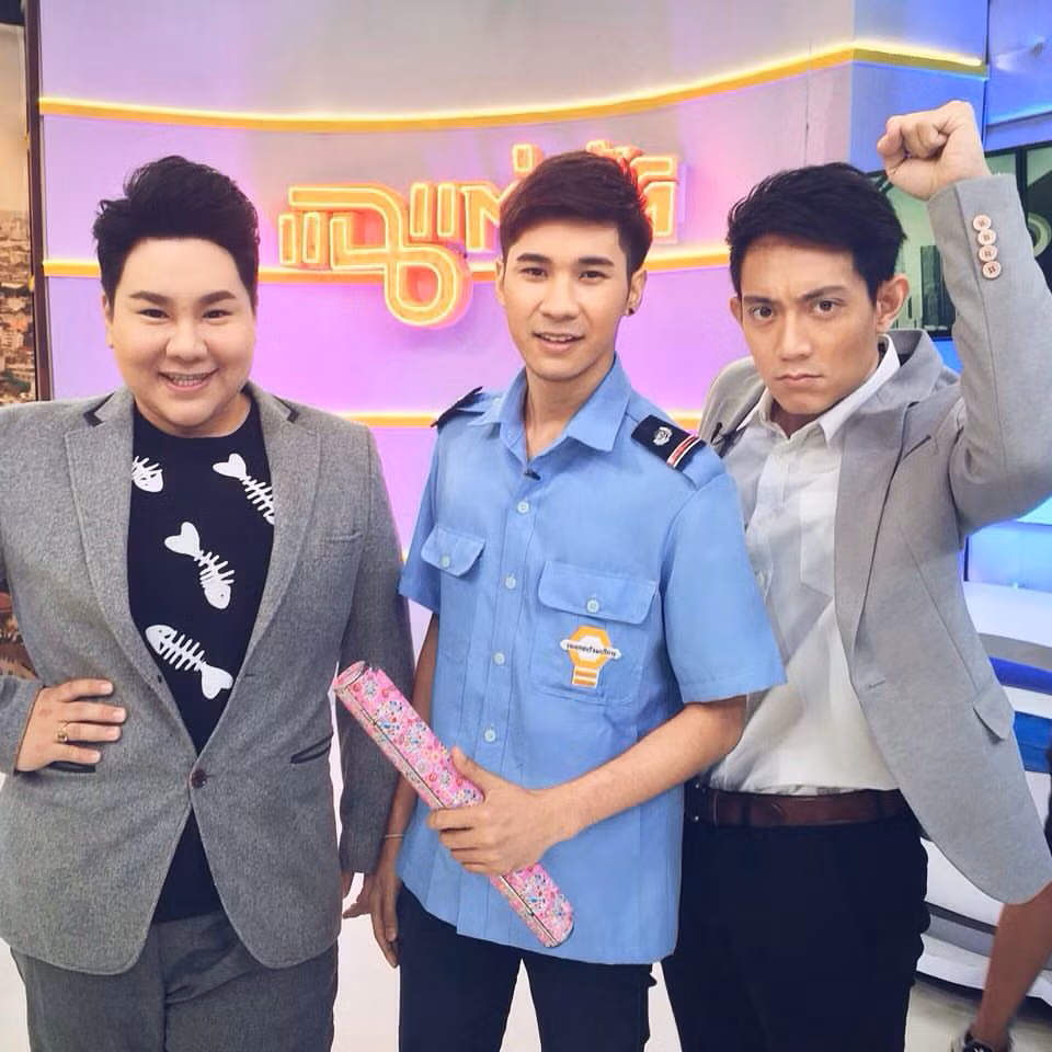 Trở thành một hiện tượng mạng được nhiều người tìm kiếm, Oishi Nithiroj còn được mời xuất hiện trong một số show truyền hình, tạp kỹ. Qua những chương trình này, Oishi có dịp nói nhiều hơn về công việc, cuộc sống của mình.