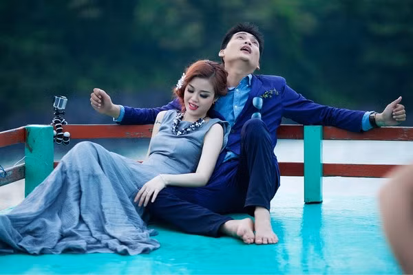 Mã Siêu và Lan Anh đã yêu nhau được hơn 3 năm, màn cầu hôn gây sốt vừa qua được ông trùm hoa hậu Mã Siêu lên ý tưởng từ rất lâu và nhờ đến sự trợ giúp của bạn bè để hoàn thành.