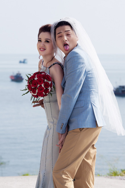 "Ông trùm hoa hậu" Mã Siêu có nhiều mối quan hệ trong giới showbiz, từng là ông trùm của nhiều người mẫu ngoài đời có tính cách rất vui vẻ, hài hước. Đặc biệt, Mã Siêu rất thích chia sẻ về câu chuyện tình yêu của mình và bạn gái Lan Anh.