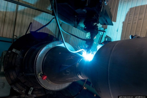 Hàn buồng động cơ tên lửa.