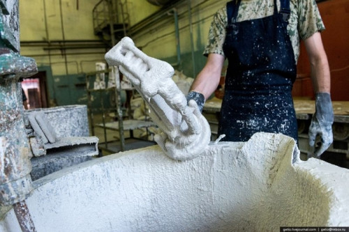 Nhúng vào sơn chuyên dụng.