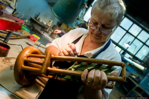 Lắp ráp mô hình vào khối thiết bị.