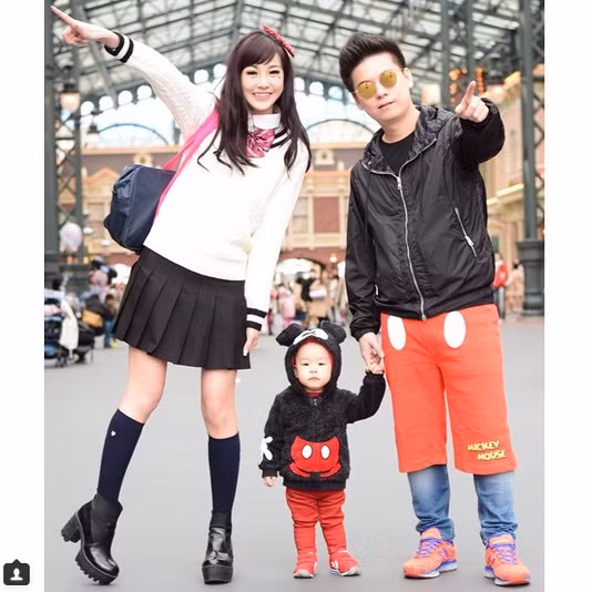 Trầm trồ về vẻ đẹp, nhan sắc của bà mẹ một con sexy Mint, các chàng trai Thái Lan còn không khỏi ghen tị với Aitthipat Kulapongvanich khi anh có một cô vợ quá xinh đẹp, gợi cảm.