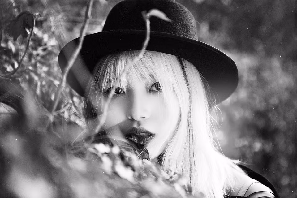 Tuy nhiên giải thích về điều này, Luciola cho biết đó chỉ là một công việc nhỏ và chắc chắn cô sẽ không trở thành người mẫu chuyên nghiệp bởi "Làm gì có người mẫu nào thấp như thế!".