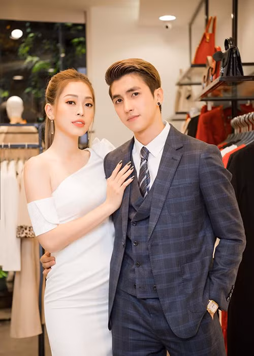 Tháng 11/2019, fan xôn xao khi Phương Nga khai trong bản sơ yếu lý lịch mối quan hệ với Bình An là vợ chồng. Chia sẻ với Zing, Phương Nga phủ nhận thông tin đã kết hôn. Cô cho biết tờ khai lý lịch đó chỉ là bản viết nháp cô gửi cho Bình An để trêu chọc.