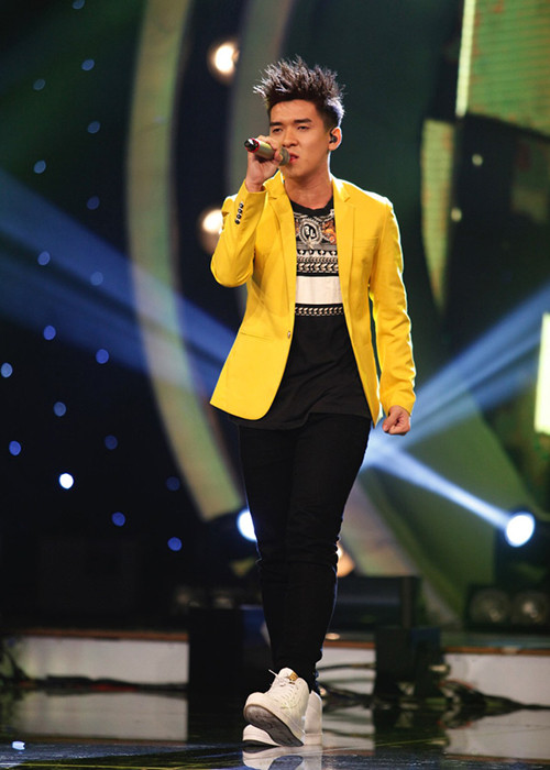 Ở Học viện ngôi sao, Quang Đông được nhạc sĩ Huy Tuấn đánh giá có giọng hát cao, ấn tượng nhưng lối thể hiện hơi vội vã. Ảnh: VTV