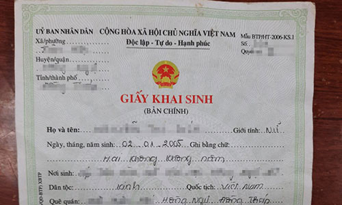 Be gai 14 bong thanh thieu nu 17: Cong an giai thich ly do giam dinh tuoi-Hinh-2