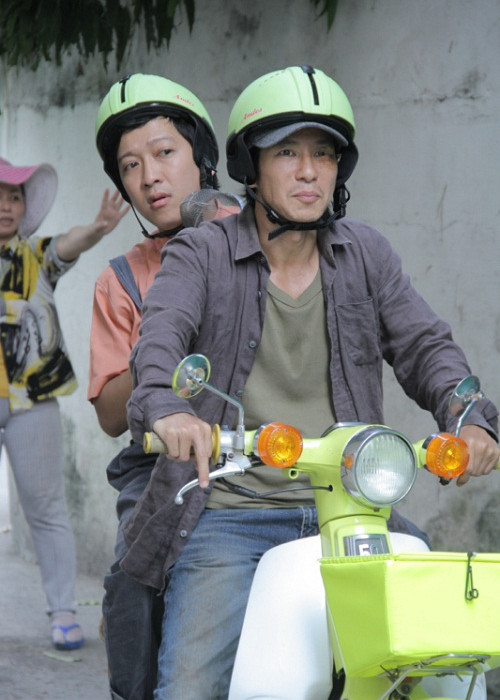 Lý Hải hiện là đạo diễn triệu đô. Năm 2015, anh ra mắt phim điện ảnh “Lật mặt” với vai trò biên kịch, đạo diễn kiêm diễn viên. Tổng doanh thu của phim đạt 72 tỷ, trong khi kinh phí sản xuất phim là 10 tỷ đồng.