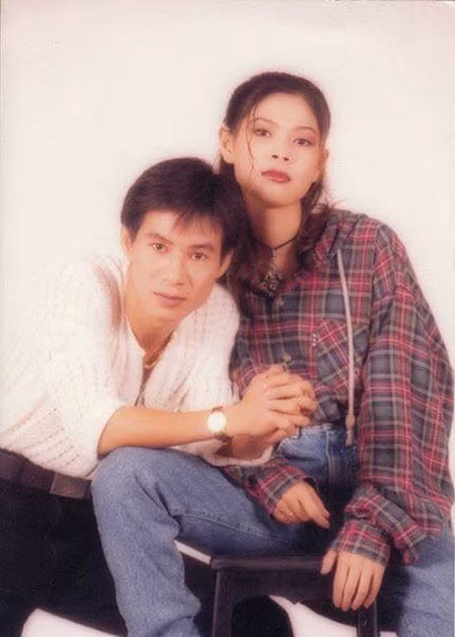 Trước khi trở thành đạo diễn triệu đô, Lý Hải vốn là ca sĩ nổi tiếng. Năm 1993, nhờ khả năng hát và vũ đạo điêu luyện, anh trở nên nổi tiếng. Tuy nhiên, năm 1996, tên tuổi của anh bị lu mờ bởi cơn sốt Làn Sóng Xanh.