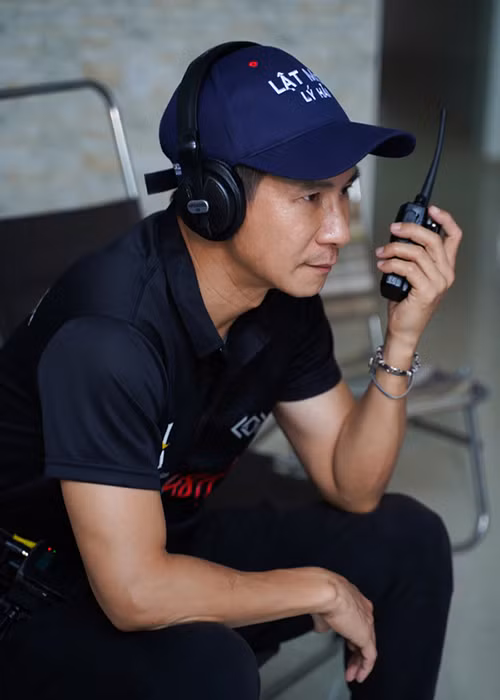 Năm 2010, Lý Hải bất ngờ quyết định dừng vai trò của một ca sĩ. Anh học sản xuất và đạo diễn, sau đó bắt tay sản xuất các bộ phim điện ảnh từ năm 2013.