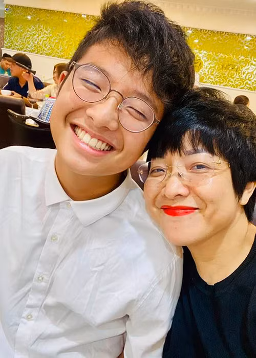 Con trai của Công Lý hiện cao lớn phổng phao.