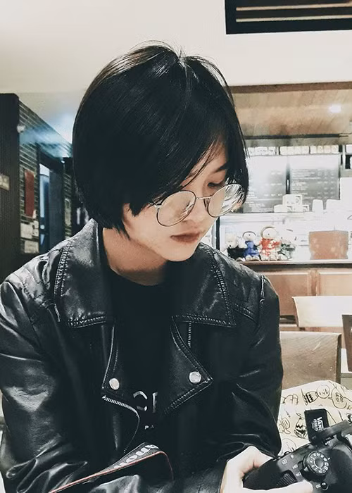 Thục Anh được MC Thảo Vân - vợ cũ thứ hai của Công Lý khen ngoan ngoãn, lễ phép, được mẹ giáo dục tốt và rất mực thương bố, thương em trai.