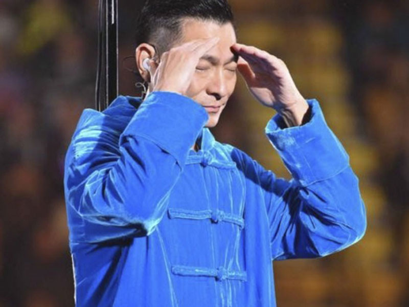 Lưu Đức Hoa chịu tổn thất tài chính nặng nề vì dịch bệnh khi hủy 24 show diễn. Theo thống kê ban đầu, nam ca sĩ mất 3 triệu NDT tiền thuê hội trường và ít nhất 50 triệu NDT tiền hoàn vé. Theo QQ, thiệt hại của Lưu Đức Hoa có thể lên đến 100 triệu NDT (khoảng 330 tỷ đồng).