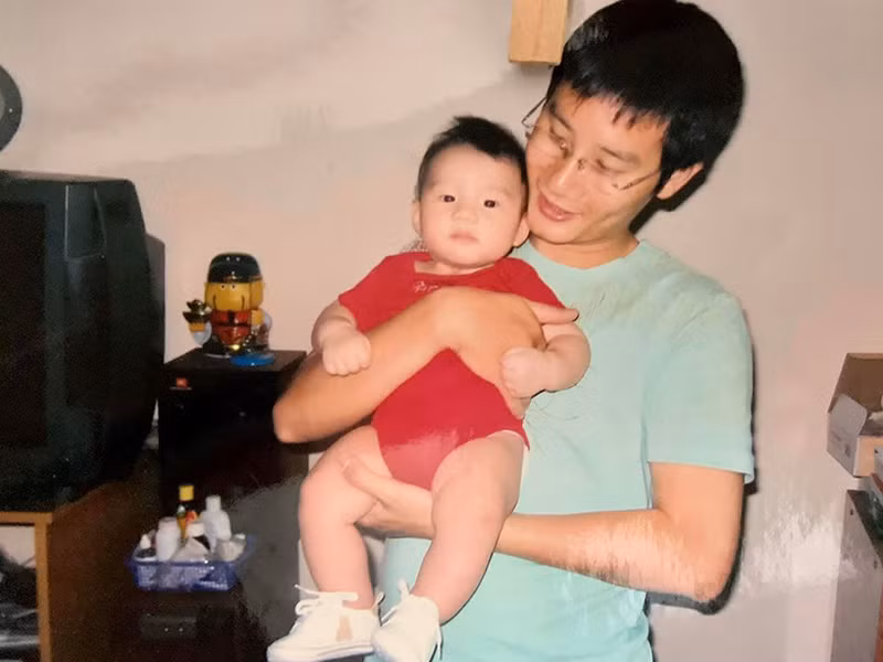 Vợ chồng Hoàng Bách đón con trai đầu lòng - bé Tê Giác gia nhập tổ ấm vào năm 2007.