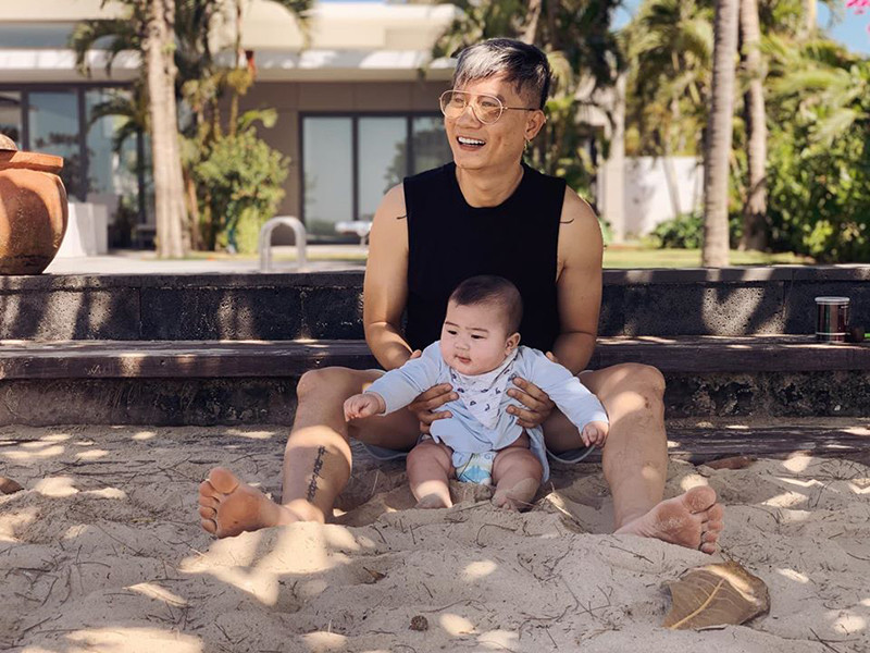 Con trai thứ ba của vợ chồng Hoàng Bách chào đời vào năm 2019.