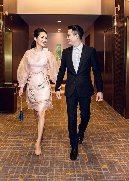 Thế nhưng, một khi quyết định xây dựng tổ ấm với người mình yêu, Thanh Thảo lại tự tin cùng Hoàng Bách kinh doanh, làm vợ, làm mẹ khi mới 23 tuổi.