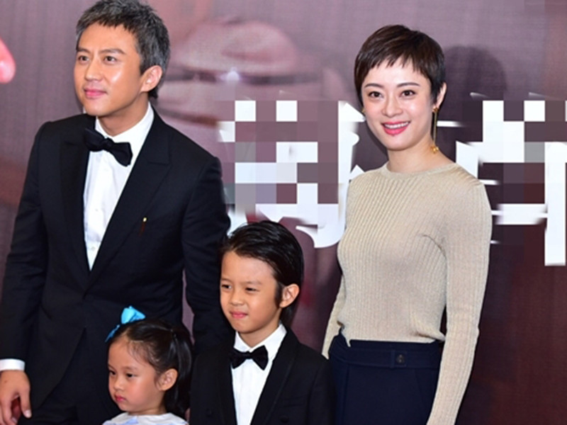 Là những ngôi sao nổi tiếng của Hoa ngữ, Tôn Lệ và Đặng Siêu luôn bận rộn với công việc nhưng vẫn đặt gia đình lên hàng đầu.