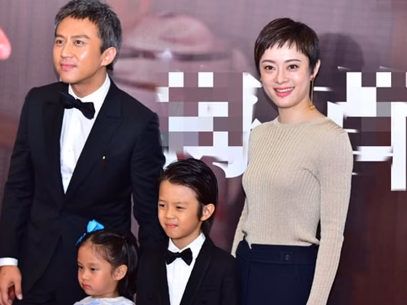 Là những ngôi sao nổi tiếng của Hoa ngữ, Tôn Lệ và Đặng Siêu luôn bận rộn với công việc nhưng vẫn đặt gia đình lên hàng đầu.