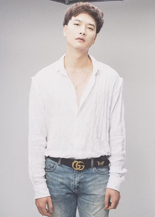 Sau khi ra trường, Trọng Lân đầu quân cho Nhà hát Kịch Hà Nội. Anh từng tham gia các vở kịch: "Những người con Hà Nội", "Vùng lạnh", "Bỉ vỏ", "Đứa con tội phạm".