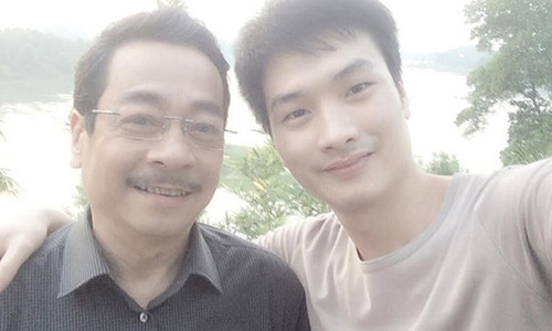 "Đối với tôi, NSND Hoàng Dũng chính là người cha, là người thầy tôi kính trọng và yêu quý. Chính NSND Hoàng Dũng đã chắp cánh cho ước mơ nghệ thuật của tôi", Trọng Lân chia sẻ.