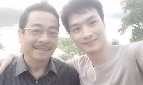 "Đối với tôi, NSND Hoàng Dũng chính là người cha, là người thầy tôi kính trọng và yêu quý. Chính NSND Hoàng Dũng đã chắp cánh cho ước mơ nghệ thuật của tôi", Trọng Lân chia sẻ.