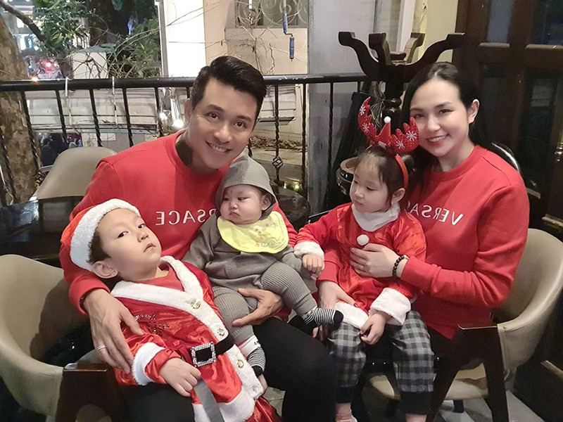 Cả Tuấn Hưng và Hương Baby luôn coi trọng gia đình. Bởi thế, tổ ấm của cặp đôi này hiện tại vô cùng hạnh phúc.