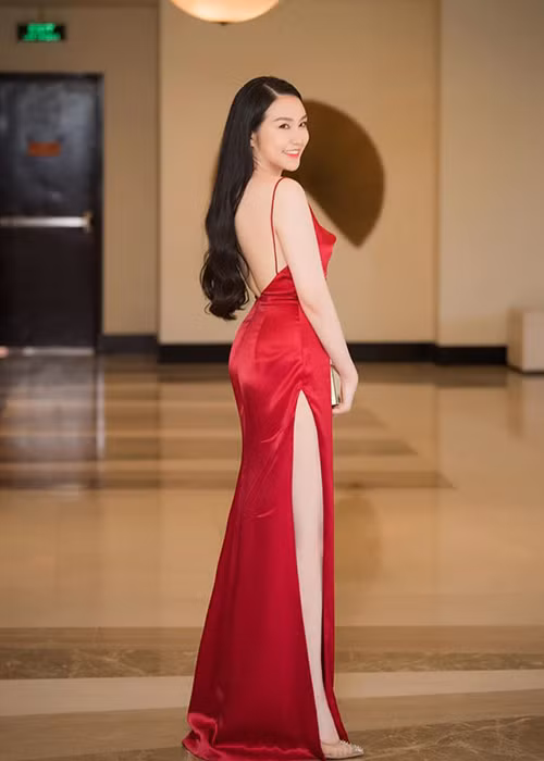 Từ "trai đào hoa", Tuấn Hưng trở thành người đàn ông mẫu mực của gia đình. Nhiều người khen ngợi Hương Baby đã "trói chân" thành công Tuấn Hưng.