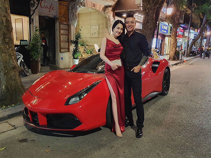 Tuấn Hưng thú nhận anh từng có lần phải khóc vì bị Hương Baby nói lời chia tay do không chịu nổi cách sống với những cuộc chơi của chồng. Để giữ hạnh phúc gia đình, Tuấn Hưng luôn cố gắng thay đổi bản thân.