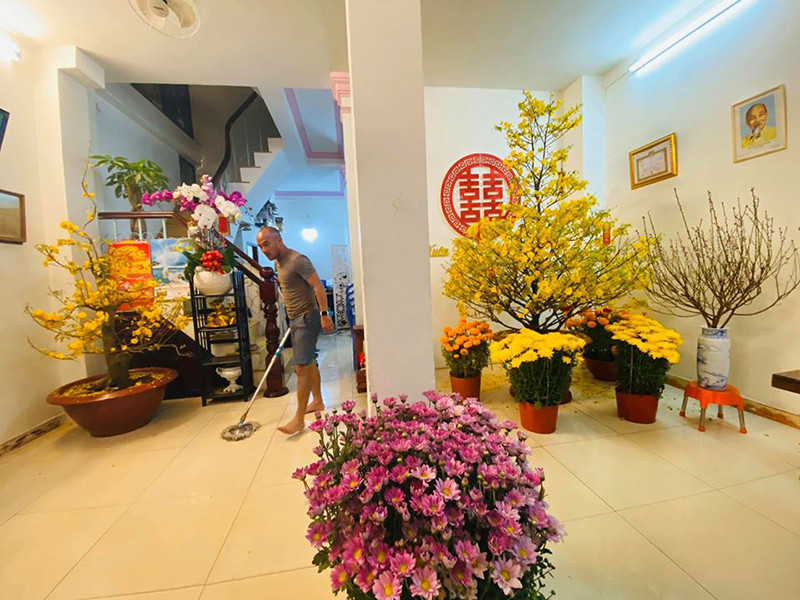 Dịp Tết Nguyên Đán 2020, Xuân Lan khoe người bạn đời tự tay dọn dẹp nhà cửa.