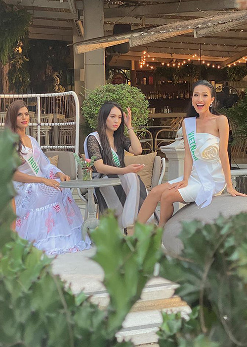 Người hâm mộ đặt kỳ vọng Hoài Sa sẽ tiếp nối thành tích của Hương Giang tại cuộc thi nhan sắc chuyển giới. Chung kết cuộc thi Hoa hậu Chuyển giới Quốc tế năm nay sẽ diễn ra vào ngày 7/3 tại Thái Lan.