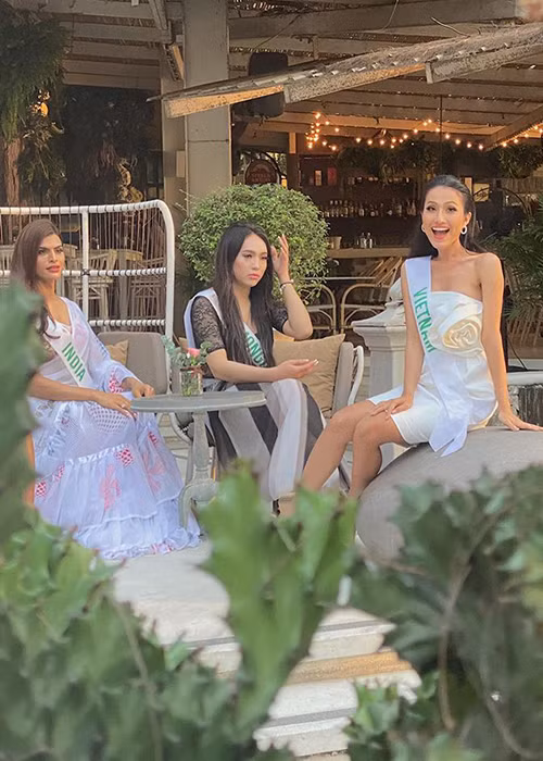 Người hâm mộ đặt kỳ vọng Hoài Sa sẽ tiếp nối thành tích của Hương Giang tại cuộc thi nhan sắc chuyển giới. Chung kết cuộc thi Hoa hậu Chuyển giới Quốc tế năm nay sẽ diễn ra vào ngày 7/3 tại Thái Lan.