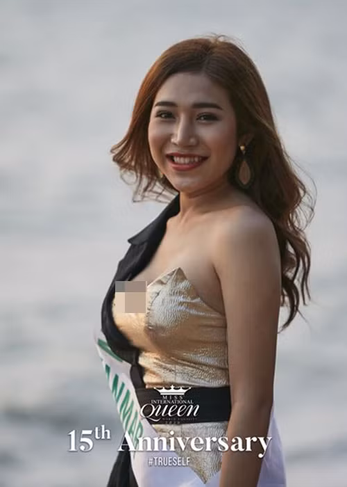 Người đẹp đến từ Myanmar chiếm được cảm tình bởi nụ cười rạng rỡ cùng vóc dáng gợi cảm.