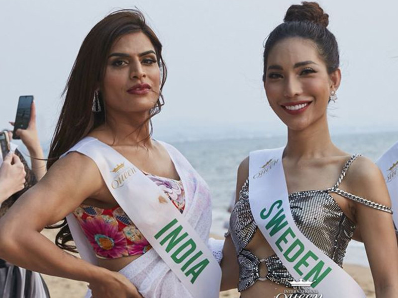 Đại diện Thụy Điển đọ sắc bên người đẹp đến từ Ấn Độ ăn mặc khá kín đáo.