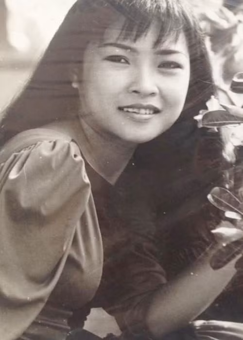 Phương Thanh sinh năm 1973 tại Thanh Hóa trong một gia đình có bố mẹ đều là nghệ sĩ hoạt động trong quân đội. Năm 6 tuổi, cô theo gia đình vào Nam sinh sống. Ảnh: Người đưa tin