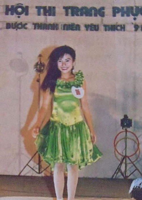 Năm 1990, được mẹ động viên, Phương Thanh tham gia các cuộc thi ca hát và được gọi vào câu lạc bộ các ca sĩ trẻ của nNhà văn hóa Thanh Niên nhờ giọng hát đặc biệt.