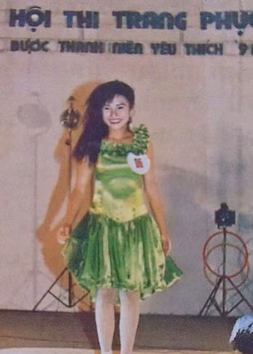 Năm 1990, được mẹ động viên, Phương Thanh tham gia các cuộc thi ca hát và được gọi vào câu lạc bộ các ca sĩ trẻ của nNhà văn hóa Thanh Niên nhờ giọng hát đặc biệt.