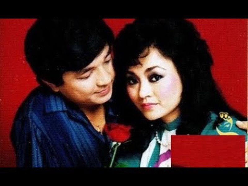 Danh ca Hương Lan kết hôn với nghệ sĩ cải lương Chí Tâm vào năm 1976. Năm 1982, cặp đôi chia tay. Sau đó, bà đưa hai con sang Mỹ và tiếp tục phát triển sự nghiệp ca hát. Ảnh: Zing