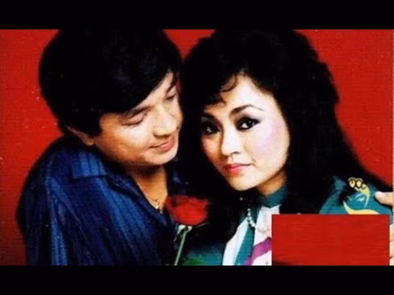 Danh ca Hương Lan kết hôn với nghệ sĩ cải lương Chí Tâm vào năm 1976. Năm 1982, cặp đôi chia tay. Sau đó, bà đưa hai con sang Mỹ và tiếp tục phát triển sự nghiệp ca hát. Ảnh: Zing