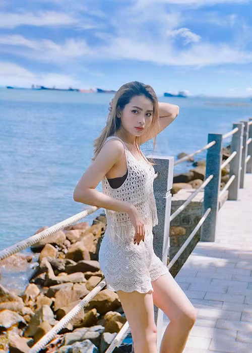 Thỉnh thoảng, MC của “Bữa trưa vui vẻ” trêu chọc những người gạ gẫm bằng cách trò chuyện với họ và chụp lại các tin nhắn như vậy.