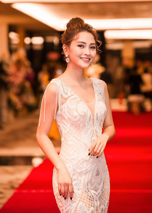 Khi lên sóng “Bữa trưa vui vẻ”, Huyền Trang không dùng tên thật mà sử dụng biệt danh Mù Tạt.