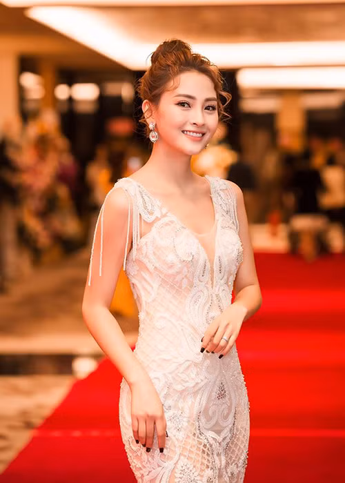 Khi lên sóng “Bữa trưa vui vẻ”, Huyền Trang không dùng tên thật mà sử dụng biệt danh Mù Tạt.