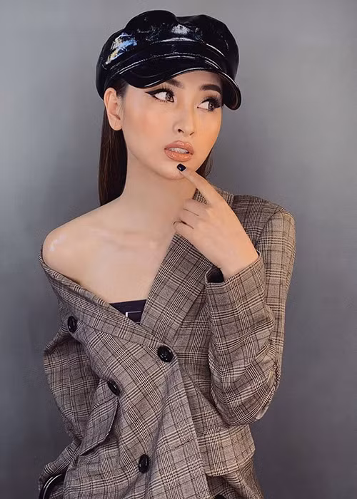 Từ sau clip đó, Mù Tạt và Anh Huy thường xuyên xuất hiện tình tứ và được cho là một cặp. Tuy nhiên, sau đó, nữ MC phủ nhận hẹn hò.