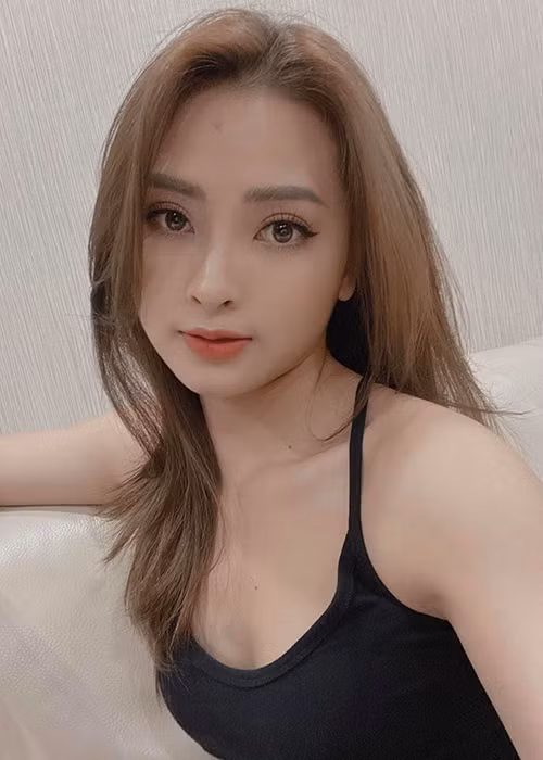 Lối dẫn của Huyền Trang được đánh giá duyên dáng, hài hước và trẻ trung.