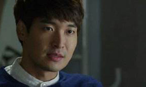 Nghe tieng la phat ra tu phong ngu cua vo bau voi ban than, toi lang ca nguoi