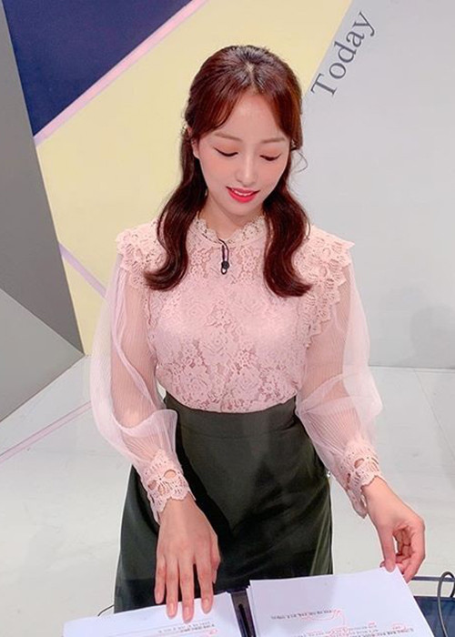 Im Hyun Joo khẳng định, cô thường chọn trang phục tối màu để không ai nhận ra cô không mặc áo ngực dẫn bản tin.