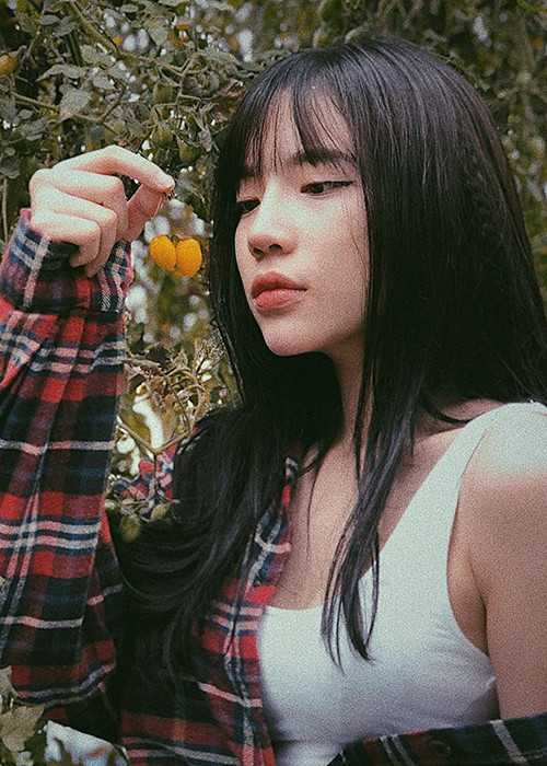 Ngoài "24h", tên tuổi của LyLy còn gắn liền với các ca khúc như: "Anh nhà ở đâu thế", "Đen đá không đường".