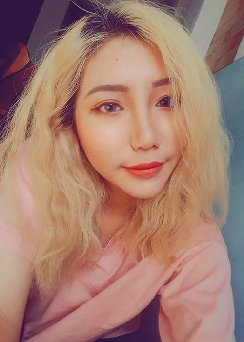 Châu Đăng Khoa sáng tác ca khúc "Người lạ ơi" “đo ni đóng giày” cho Orange và mời rapper Karik cùng góp giọng. Kết quả, ca khúc "Người lạ ơi" trở thành hiện tượng năm 2018 giúp Orange vụt sáng.